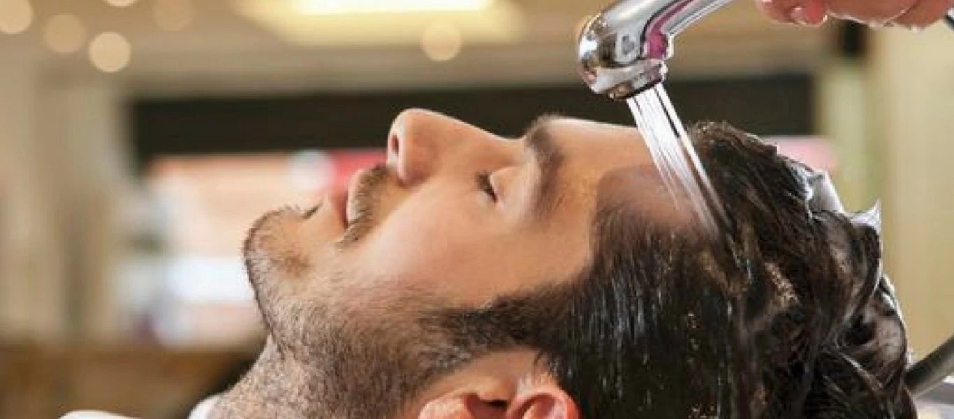 Αυτά είναι τα 5+1 πιο συνηθισμένα λάθη που κάνετε όταν λούζεστε